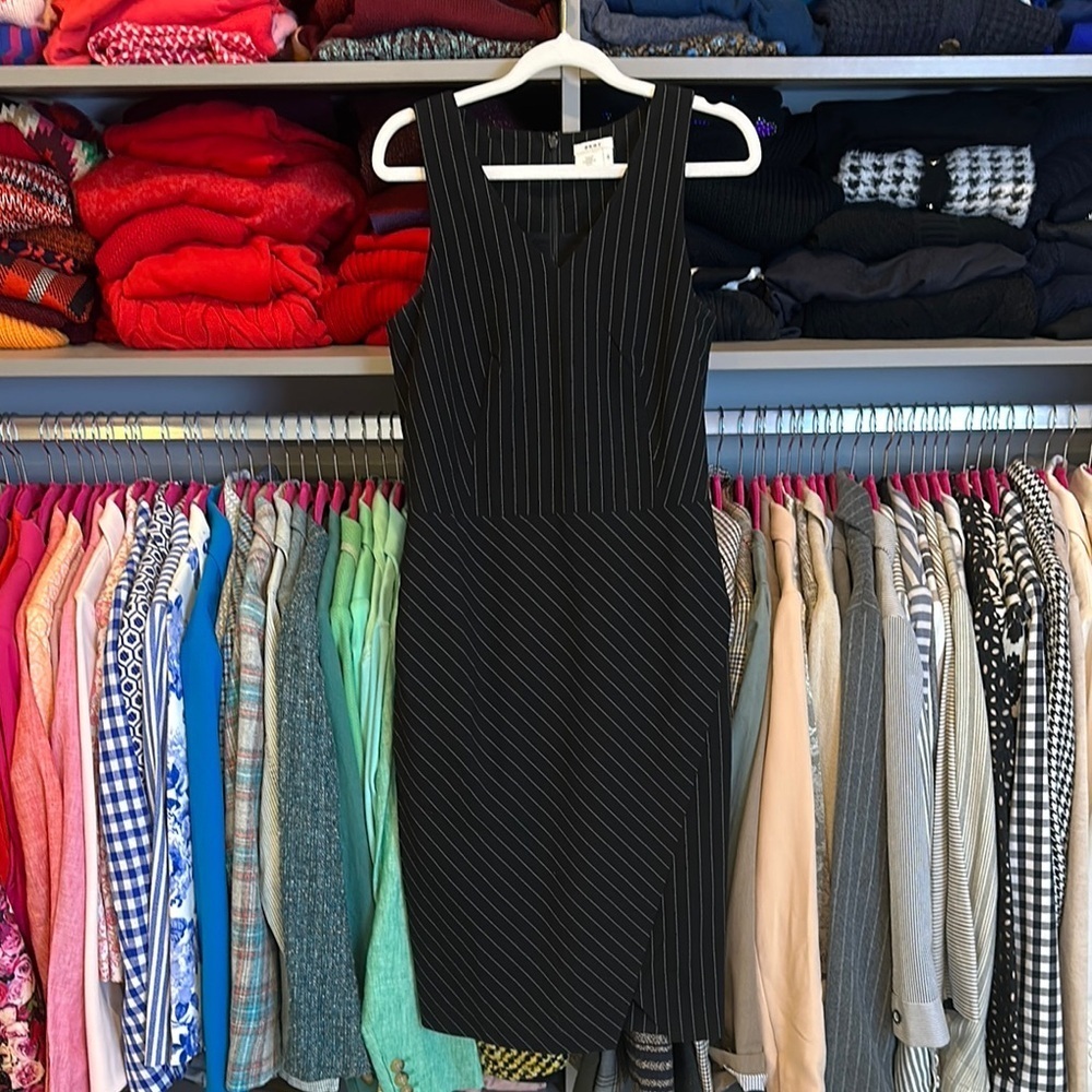 DKNY black/white pinstriped sleeveless front crossover lined dress size 4